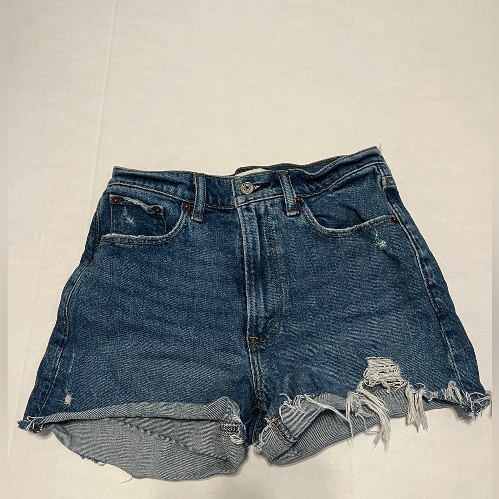 Abercrombie and Fitch 4" Mom shorts high rise size 00